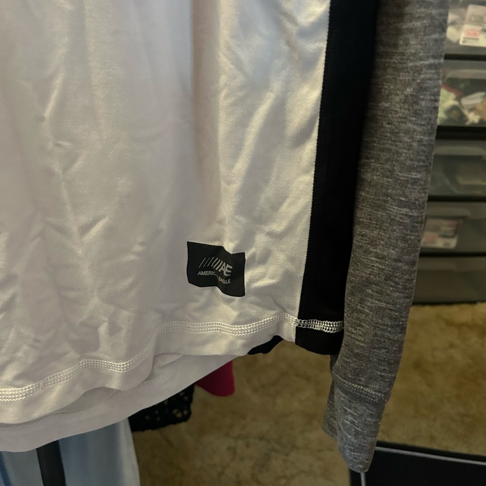 American Eagle Outfitters Gray Flex Tee with Yellow Accents - Picture 2 of 4